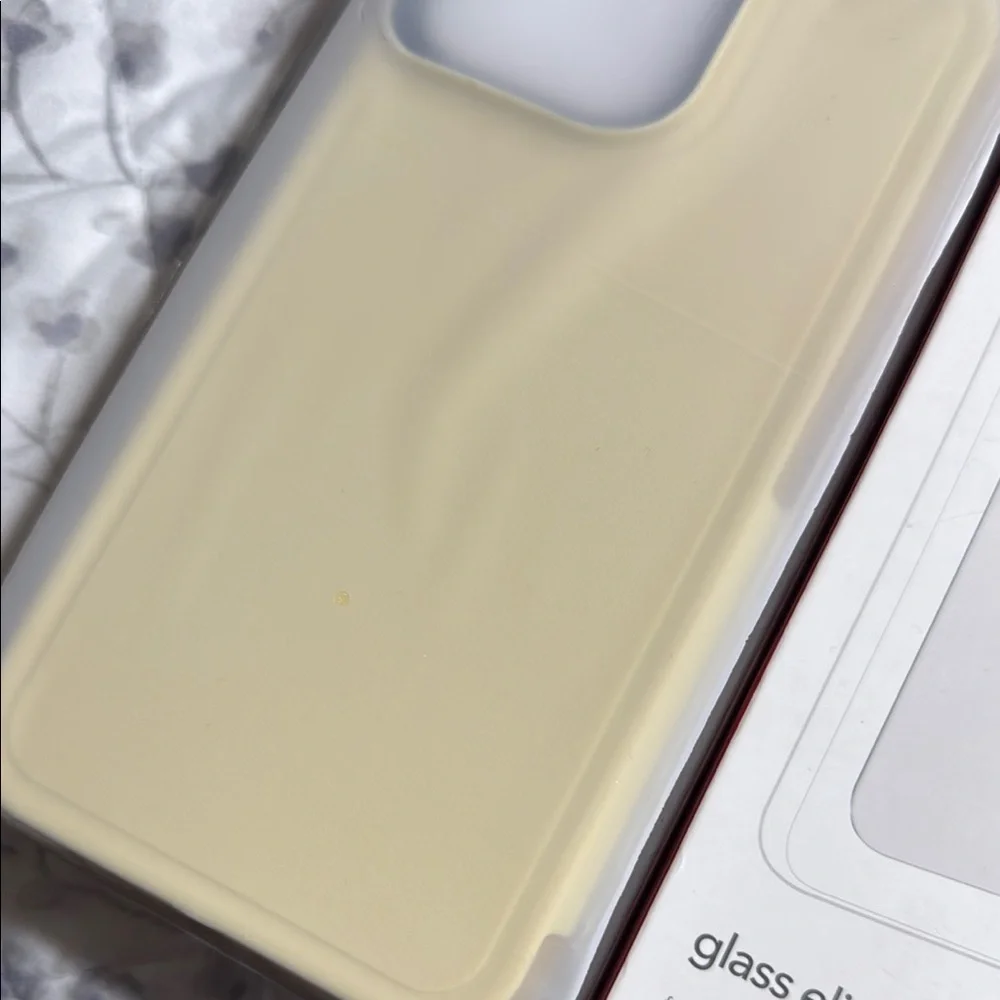 InvisibleShield Glass Elite for iPhone 6.7 Pro - pale yellow